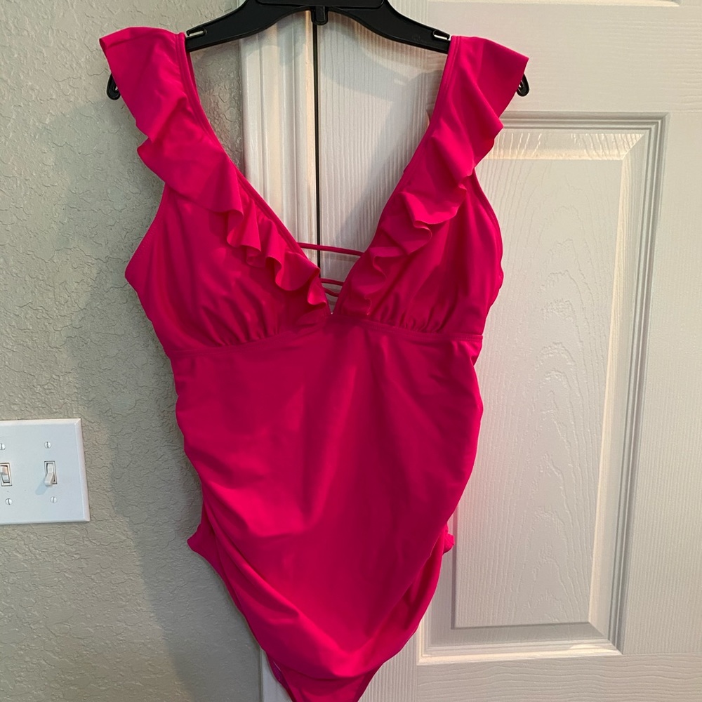 Maternity swimsuit Medium wore once, great condition